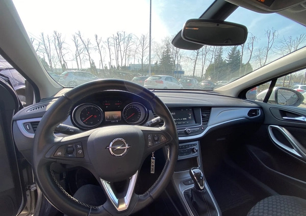 Opel Astra cena 27000 przebieg: 122500, rok produkcji 2019 z Łazy małe 154